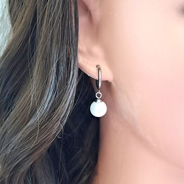 Mira Pearl Drop Huggie Earrings - Image 4